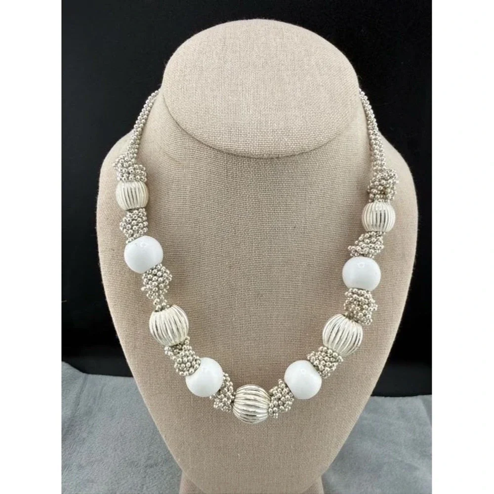 Liz Claiborne Chunky Necklace Silver‎ Tone White Glass Bead 18